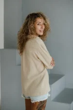 double gauze cotton shirt in beige shown from the back