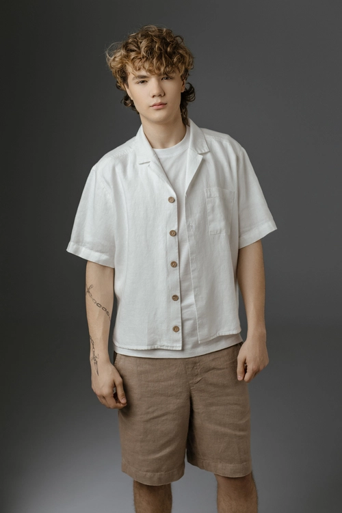 Men’s linen short sleeve shirt with coconut buttons